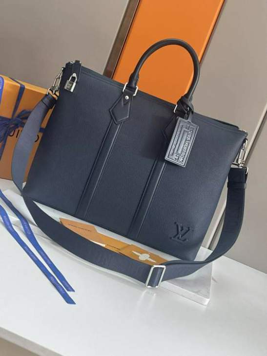 Picture of Louis Vuitton Mens Bags _SKUfw127529706fw